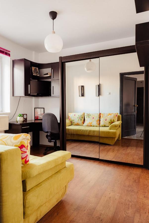 Promenada Old Town Apartment Bukares Bagian luar foto