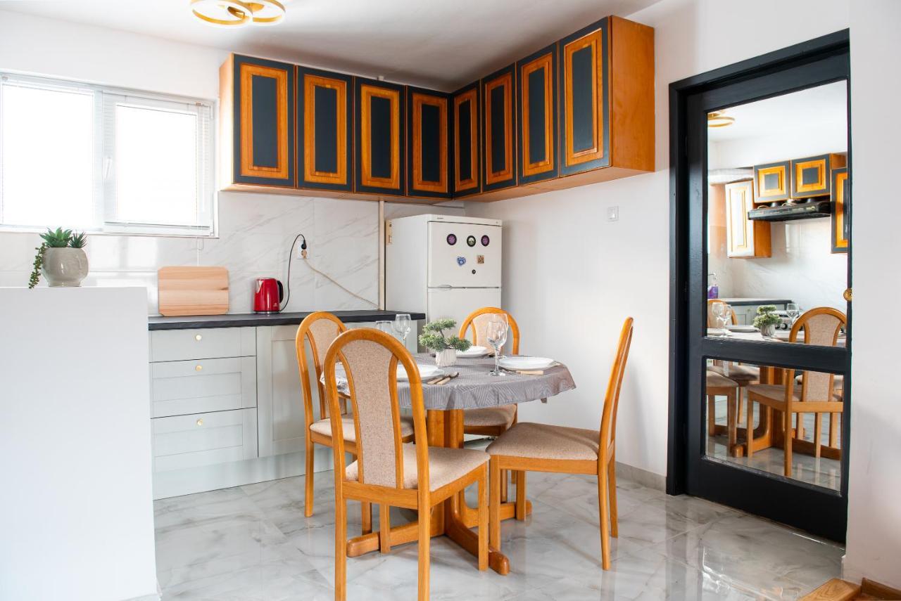 Promenada Old Town Apartment Bukares Bagian luar foto