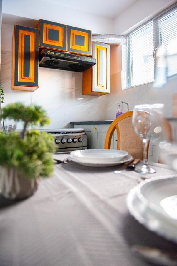 Promenada Old Town Apartment Bukares Bagian luar foto