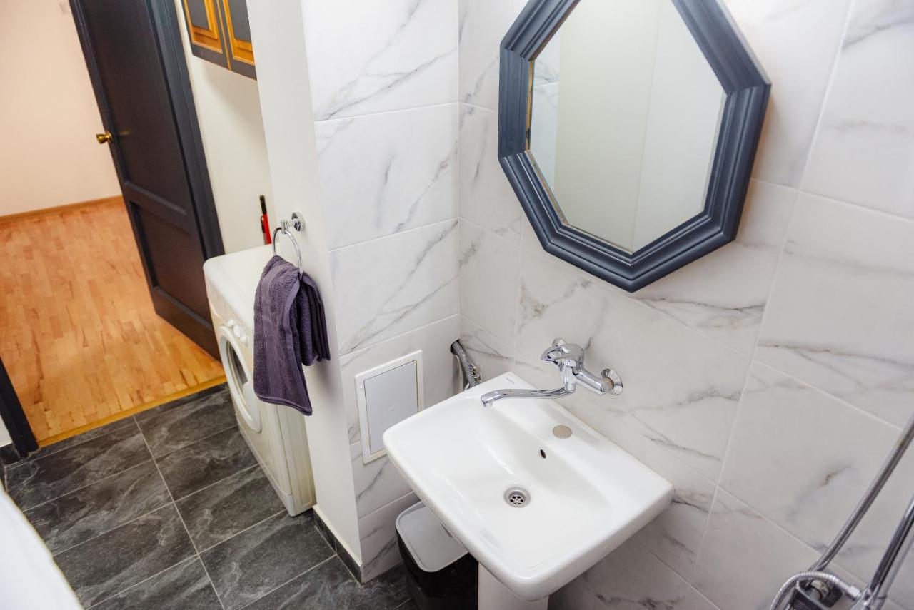 Promenada Old Town Apartment Bukares Bagian luar foto