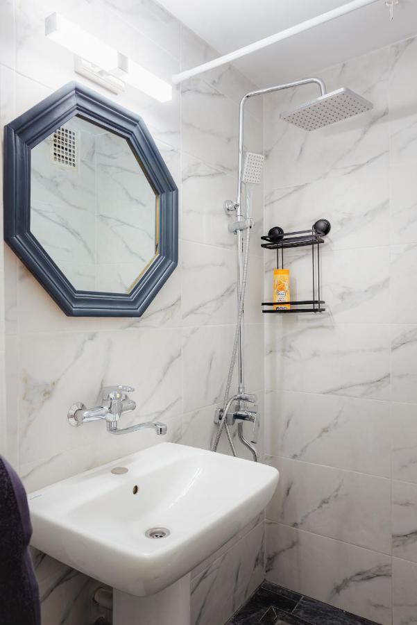 Promenada Old Town Apartment Bukares Bagian luar foto