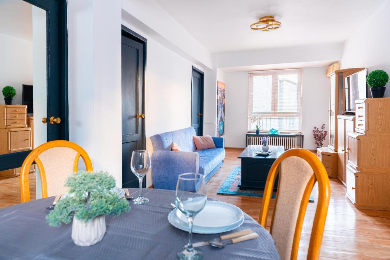 Promenada Old Town Apartment Bukares Bagian luar foto