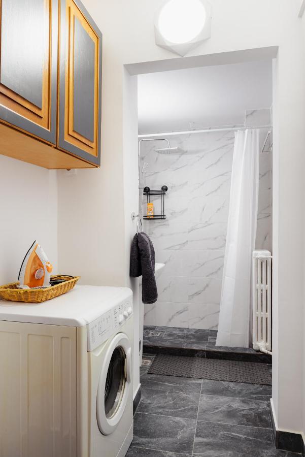 Promenada Old Town Apartment Bukares Bagian luar foto