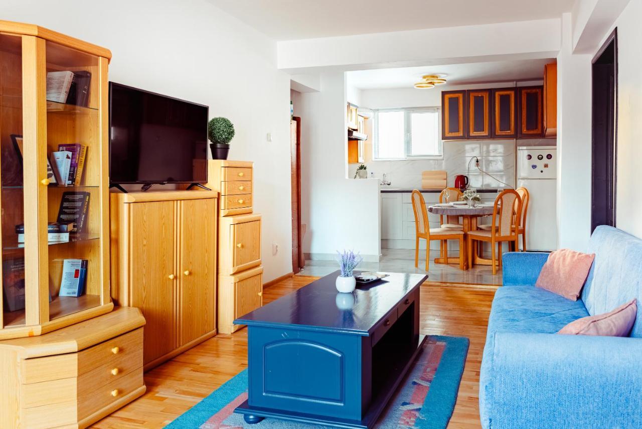 Promenada Old Town Apartment Bukares Bagian luar foto