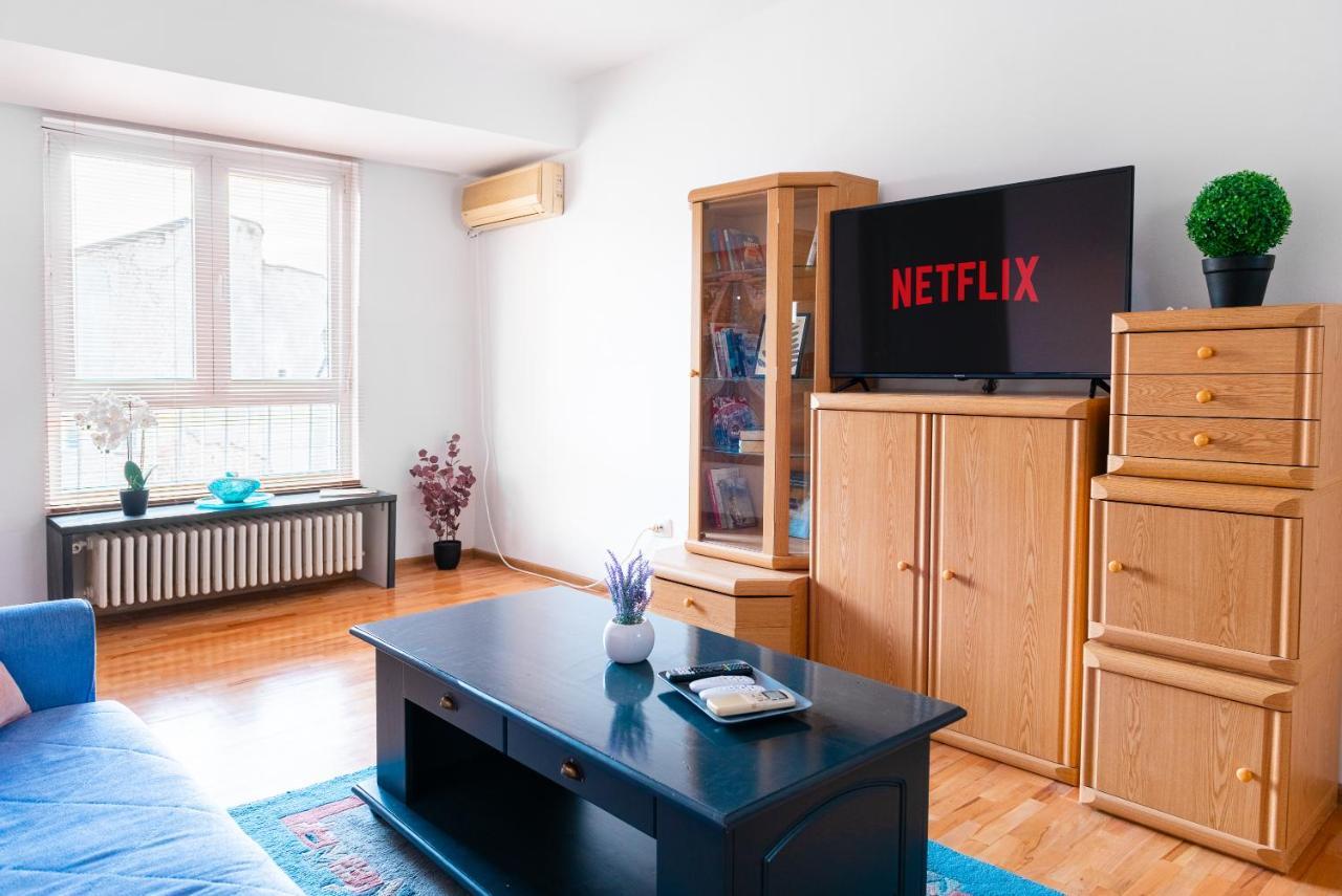 Promenada Old Town Apartment Bukares Bagian luar foto